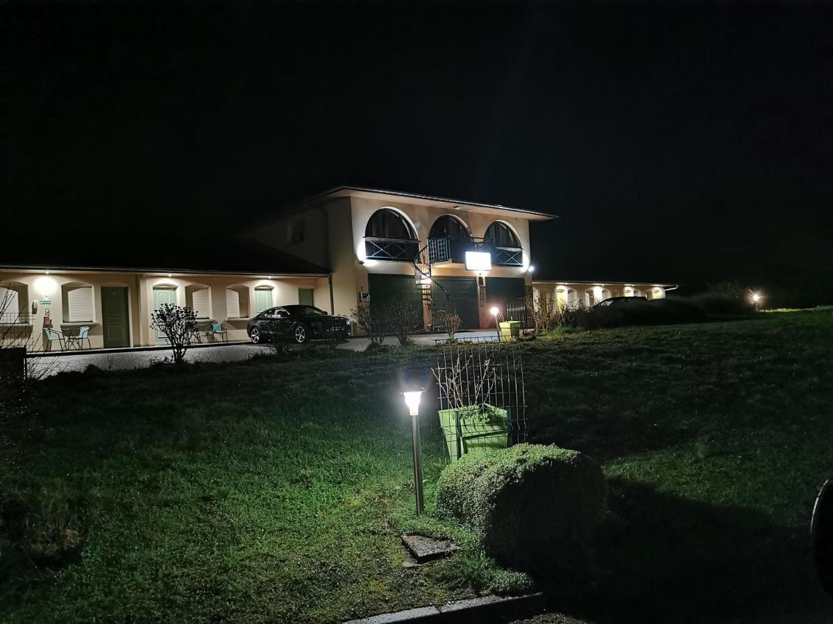 אלאין Logis Hotel- Restaurant La Haie Des Vignes Seminaires Et Evenementiel מראה חיצוני תמונה