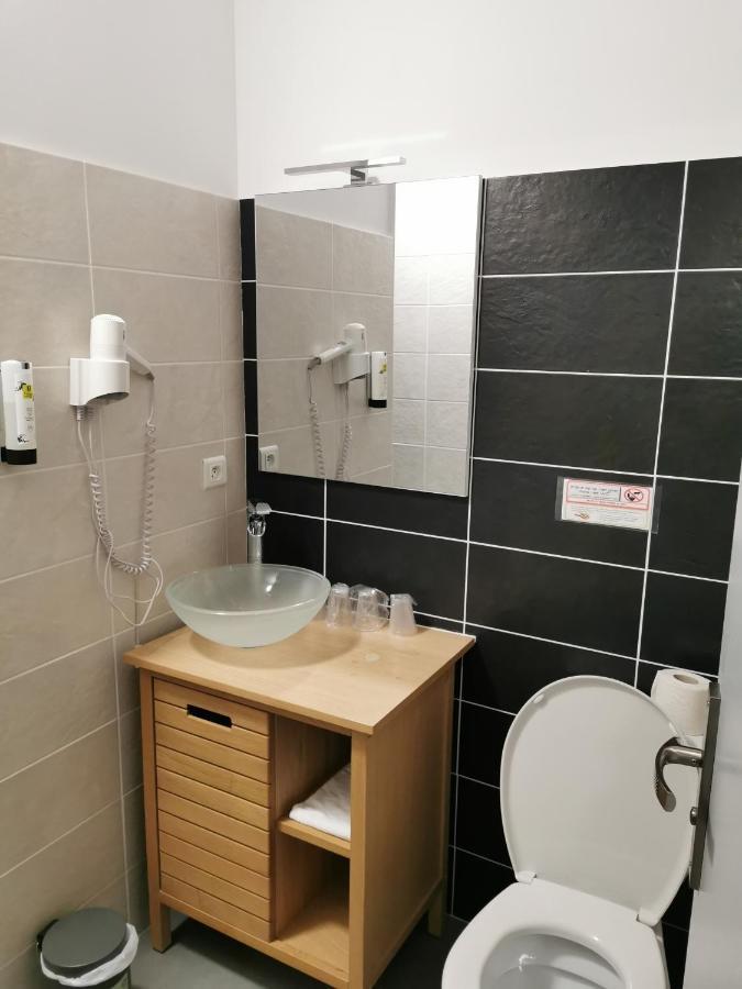 אלאין Logis Hotel- Restaurant La Haie Des Vignes Seminaires Et Evenementiel מראה חיצוני תמונה
