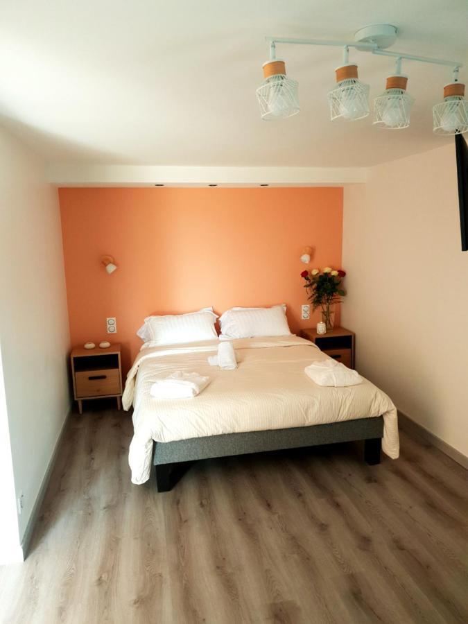 אלאין Logis Hotel- Restaurant La Haie Des Vignes Seminaires Et Evenementiel מראה חיצוני תמונה